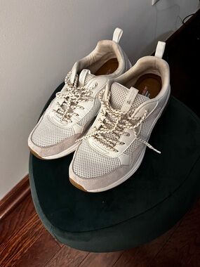 Skechers Women's Cream White Athletic Sneakers